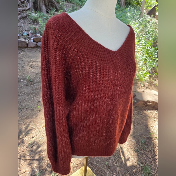 Abercrombie And Fitch Women's V-Neck Rust Cable Knit Sweater Size Large - Picture 3 of 5